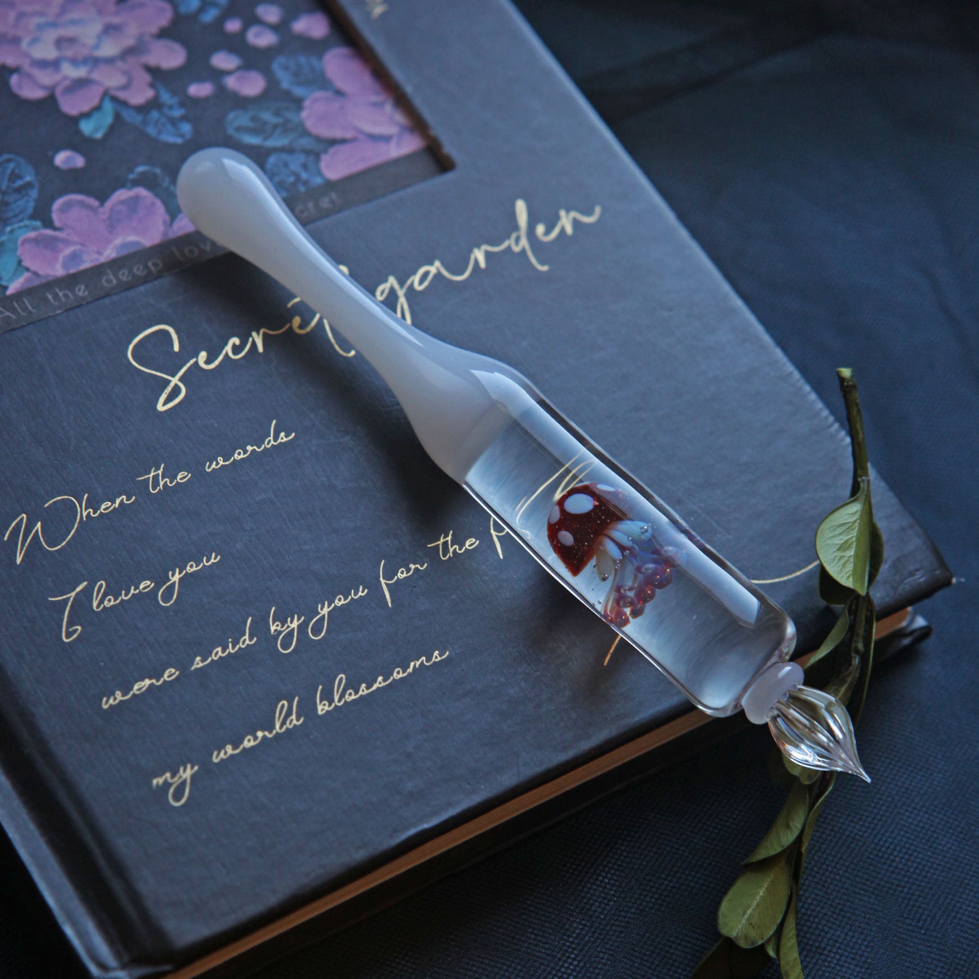 SeventyTwo "Deep Sea Dream" Hand - Blown Jellyfish Glass Pen(White - Red Jellyfish) - SeventyTwo
