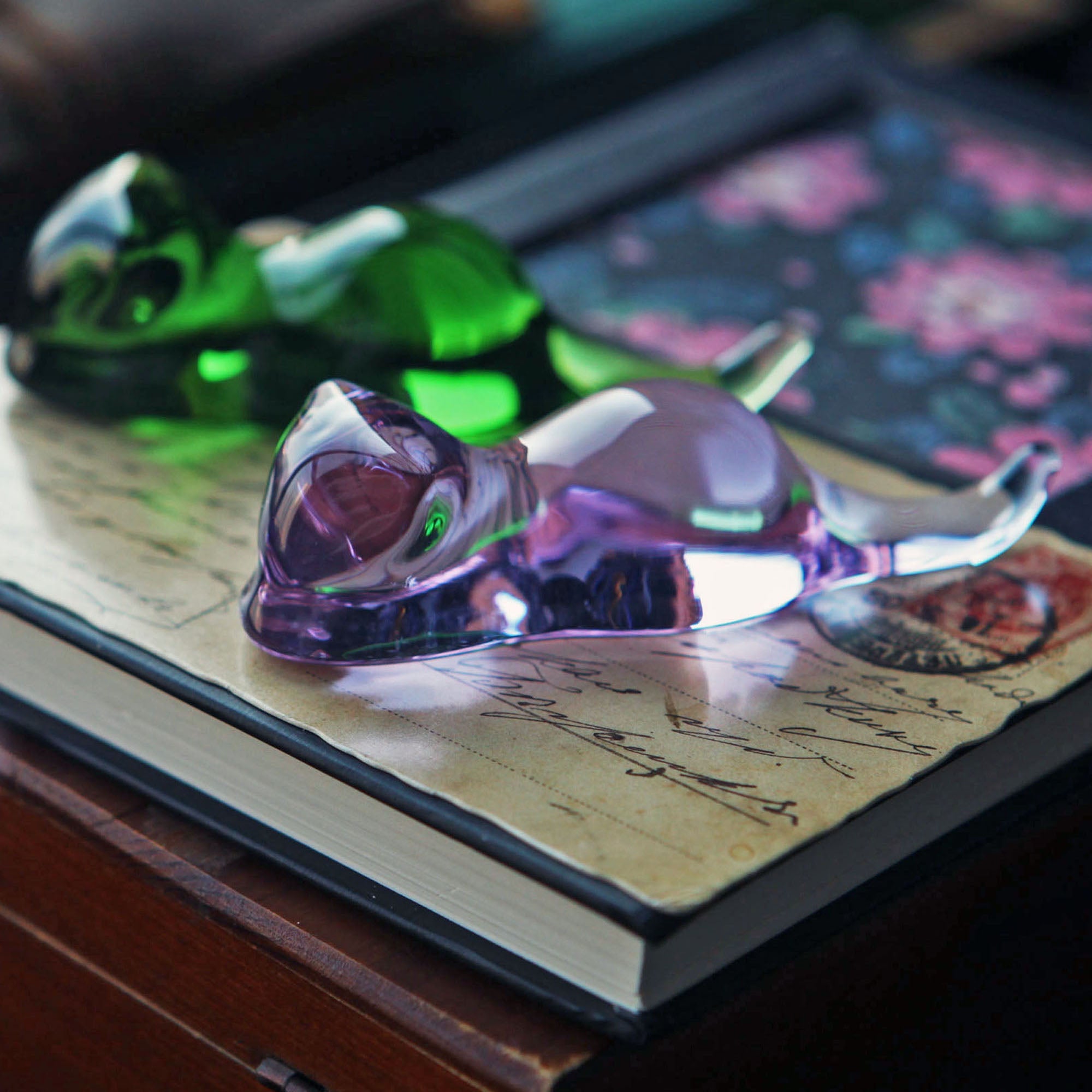 SeventyTwo Glass Pen Support, Kitten Style, Decorative Pen Rest for Writing Desk - SeventyTwo